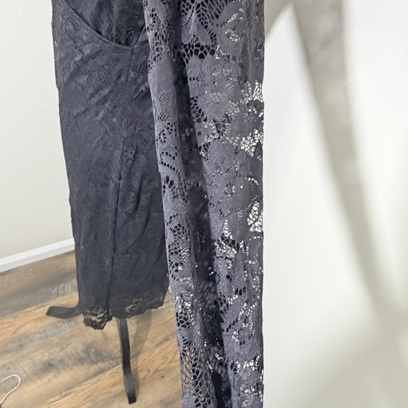H&M Maternity black lace long sleeve midi dress - Picture 5 of 8